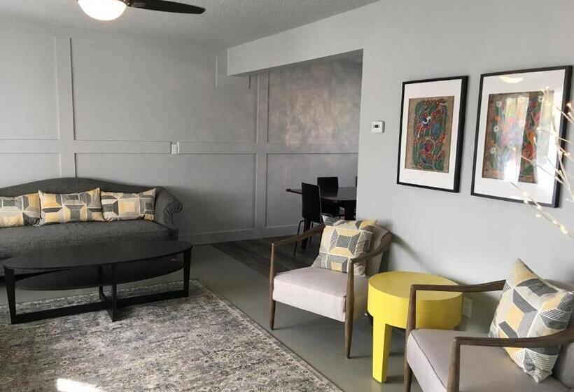 مُتل Pinewood Inn