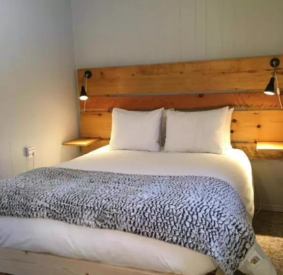 モーテル Pinewood Inn