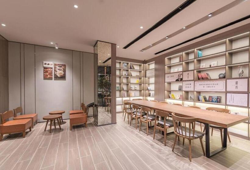 Hanting Hotelanyang Linzhou Avenue Bus Station