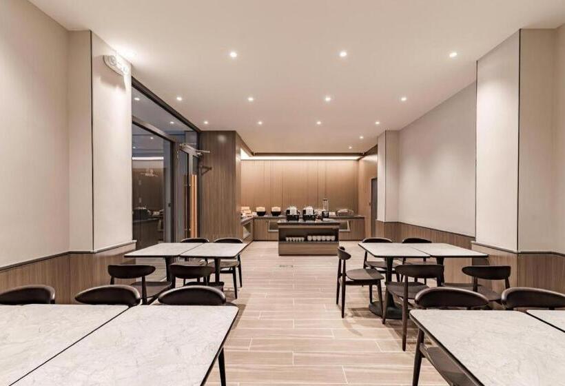 Hanting Hotelanyang Linzhou Avenue Bus Station