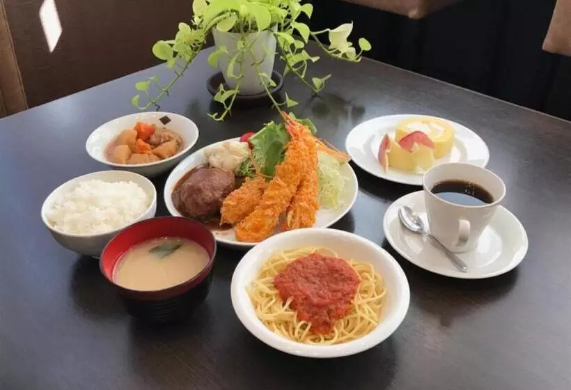 Hotelli Life Tree Hitachino Ushiku