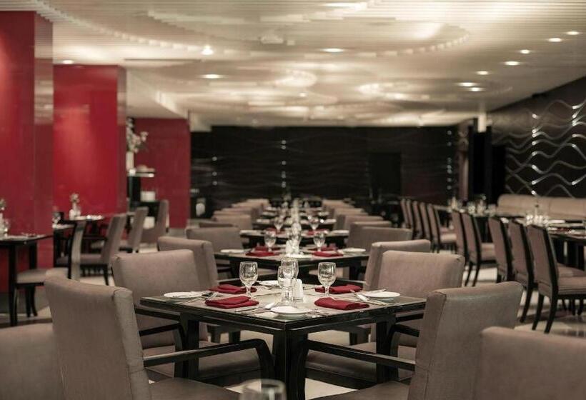 ホテル Wyndham Surabaya City Centre