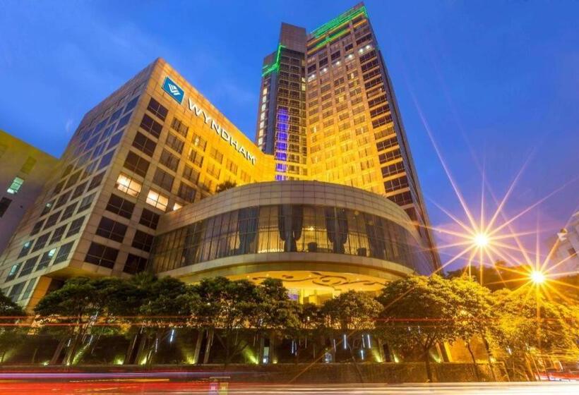 ホテル Wyndham Surabaya City Centre