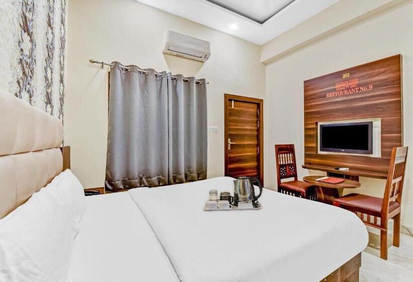 Отель Collection O Mangal Inn