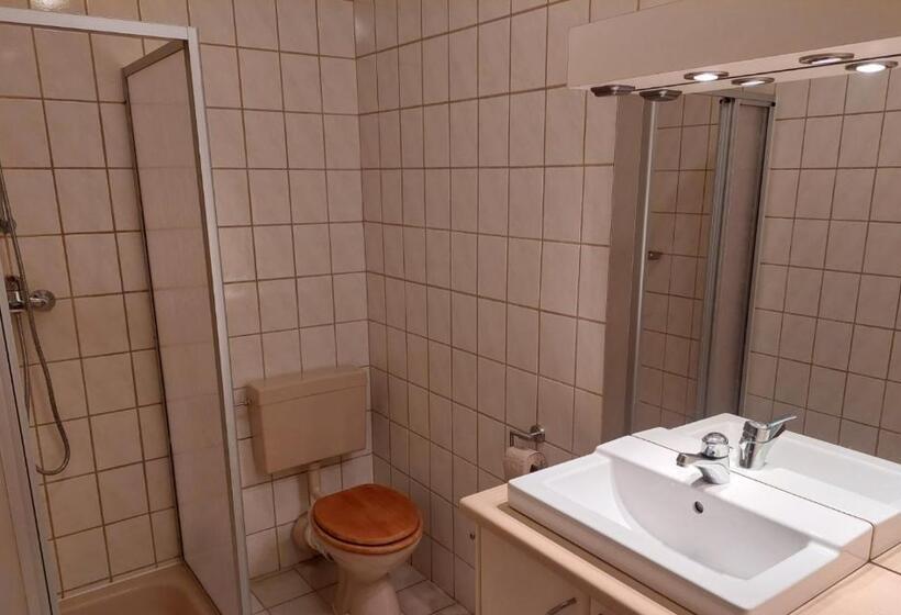 פנסיון Haus Nirgendwo