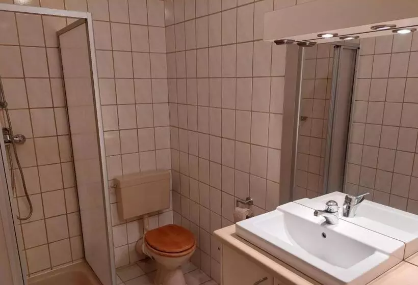Majatalo Haus Nirgendwo
