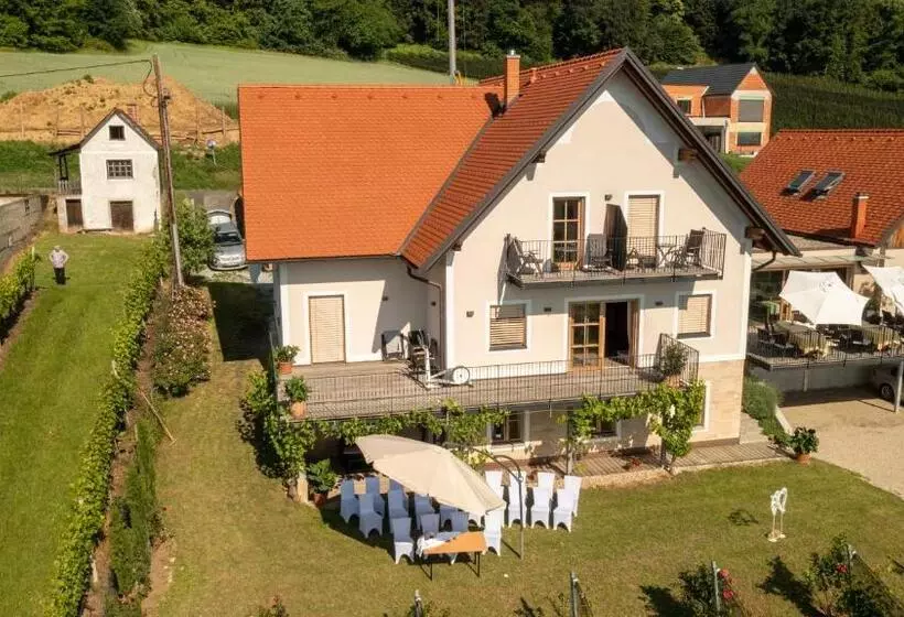 Majatalo Winzerzimmer Scharl