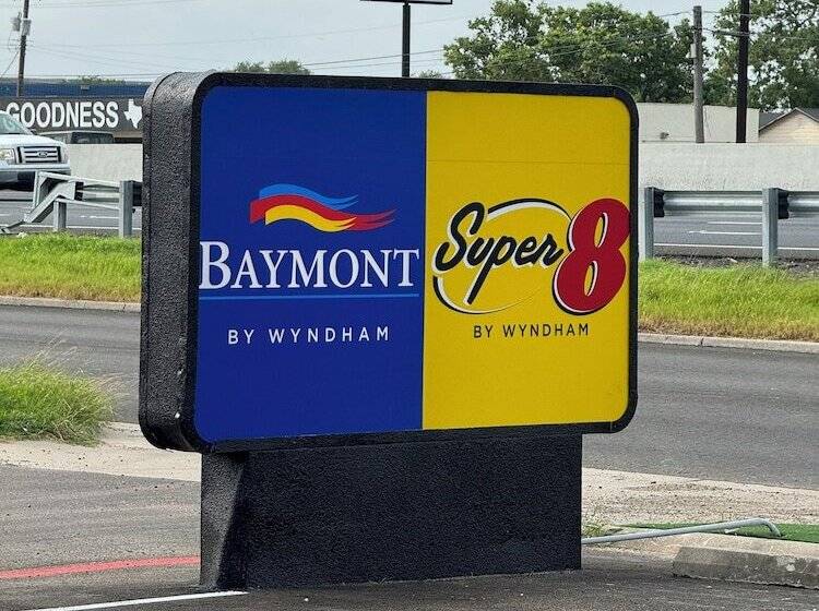 فندق صغير Baymont By Wyndham Corpus Christi Airport