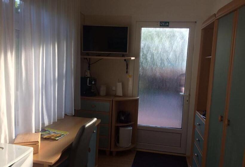 پانسیون Viesu Nams Mežu 13