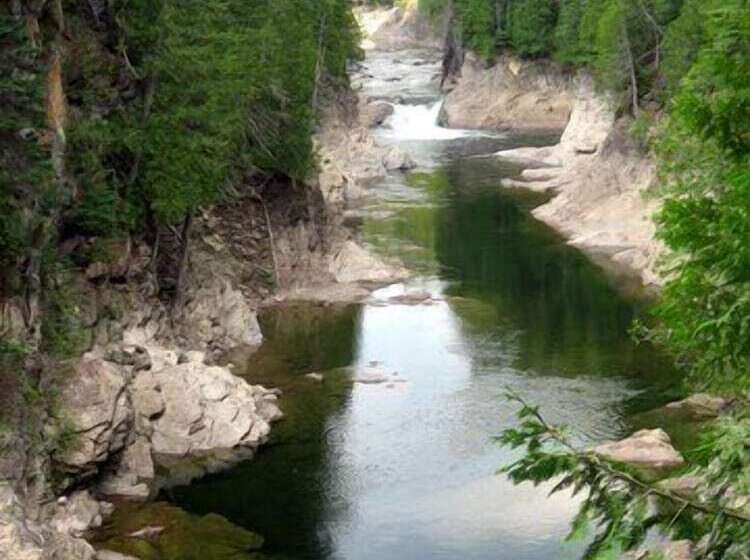 مبيت وإفطار Auberge Du Saumonier Lodge