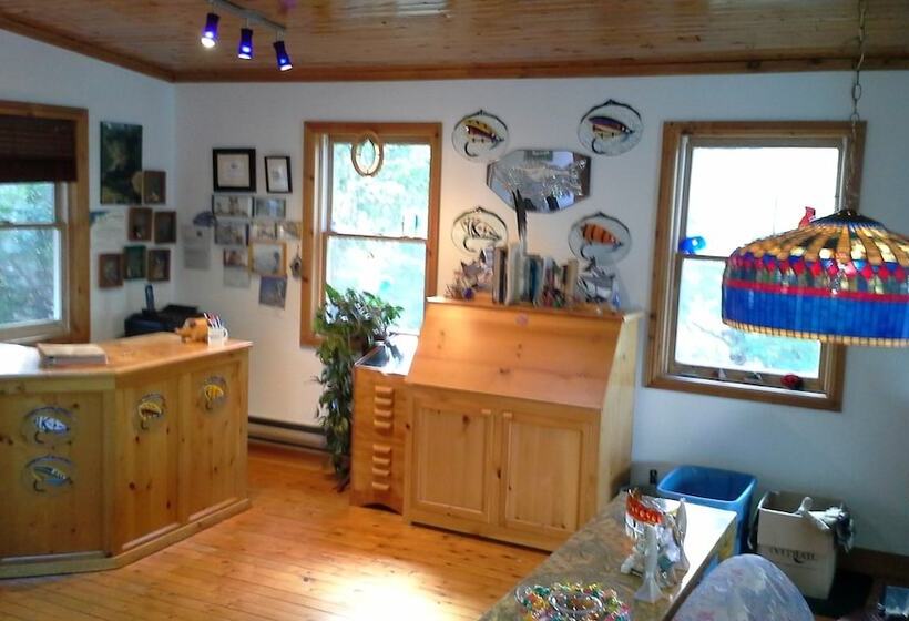 مبيت وإفطار Auberge Du Saumonier Lodge