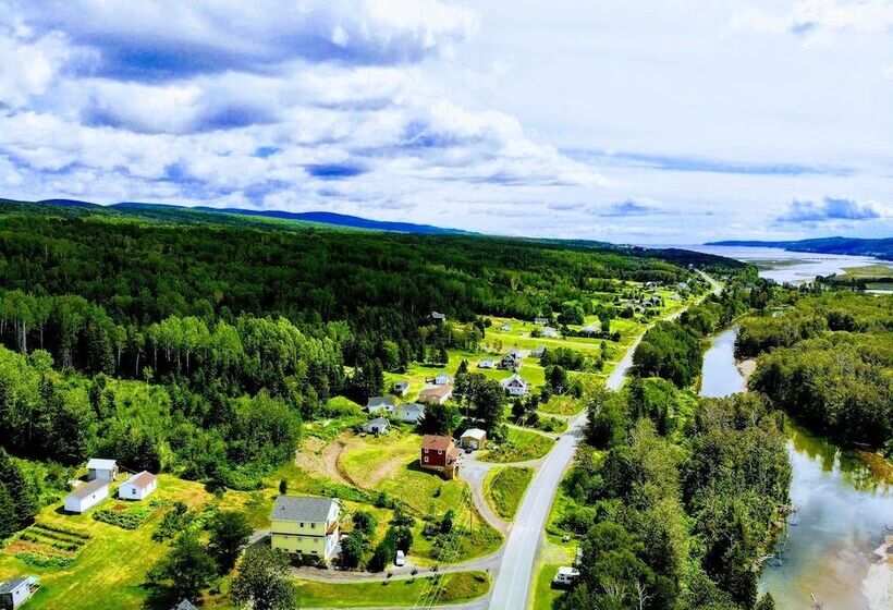 مبيت وإفطار Auberge Du Saumonier Lodge