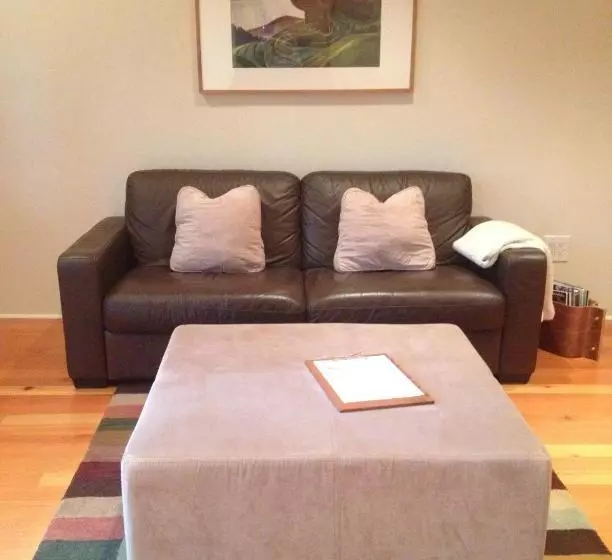 تختخواب و صبحانه Hyphocus Inn