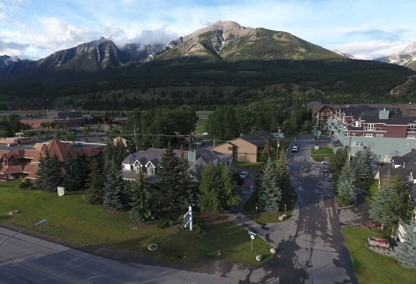 צימר Lady Macdonald Country Inn