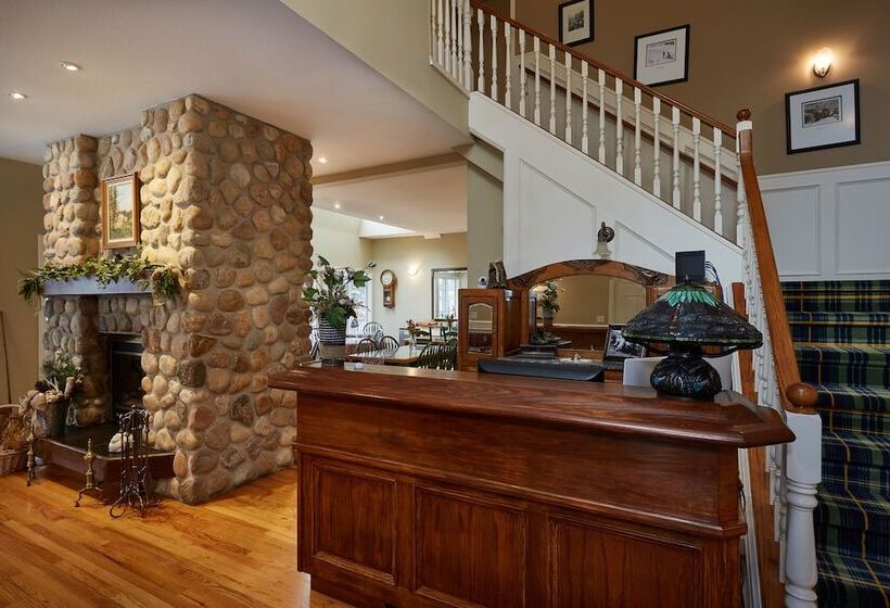 צימר Lady Macdonald Country Inn