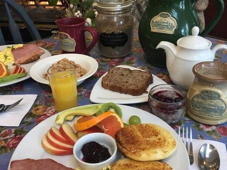 צימר Lady Macdonald Country Inn