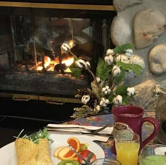 צימר Lady Macdonald Country Inn