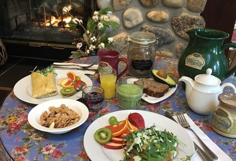 צימר Lady Macdonald Country Inn