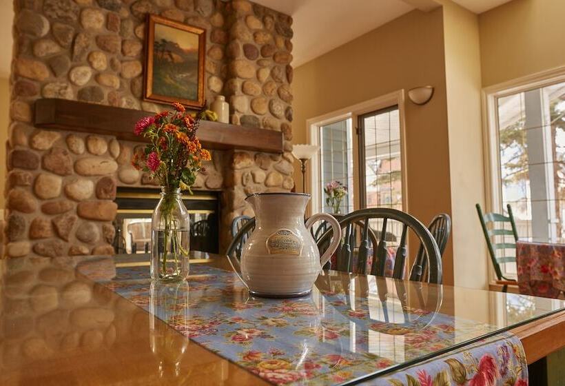 צימר Lady Macdonald Country Inn