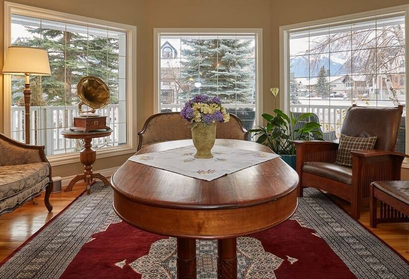 צימר Lady Macdonald Country Inn