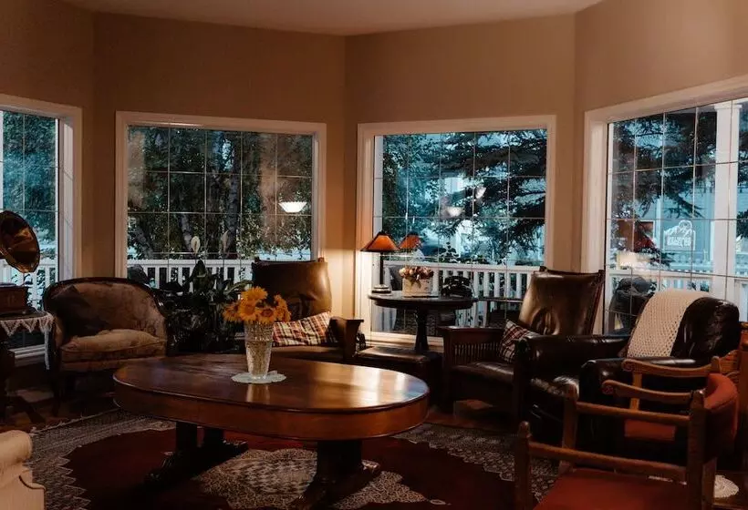 تختخواب و صبحانه Lady Macdonald Country Inn