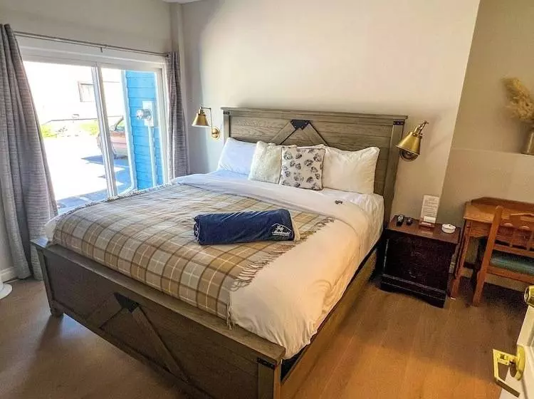تختخواب و صبحانه Lady Macdonald Country Inn