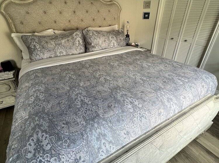 צימר Lady Macdonald Country Inn