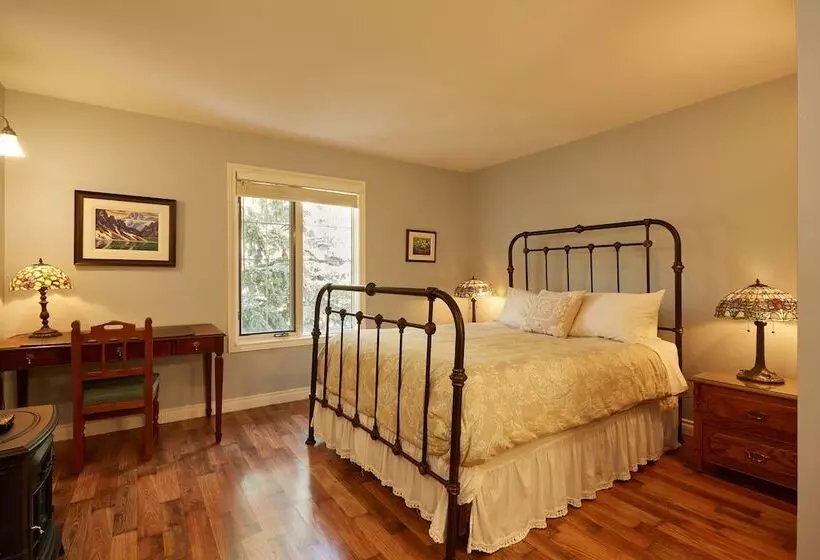 تختخواب و صبحانه Lady Macdonald Country Inn