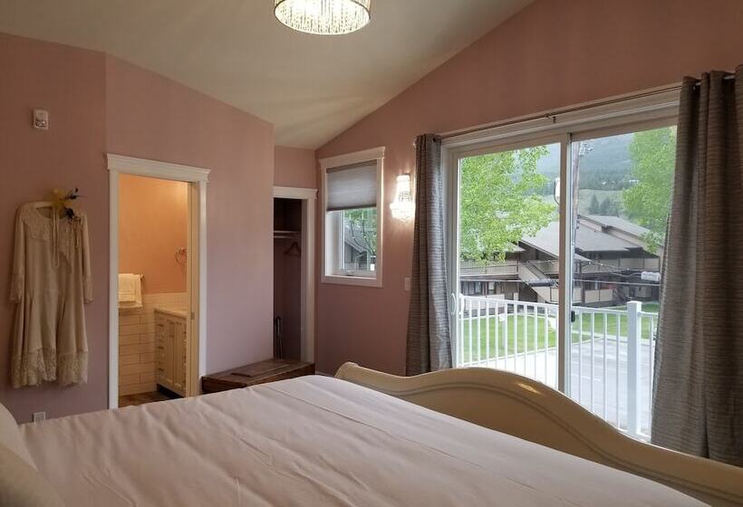 צימר Lady Macdonald Country Inn