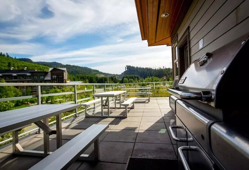 Hi Whistler Hostel