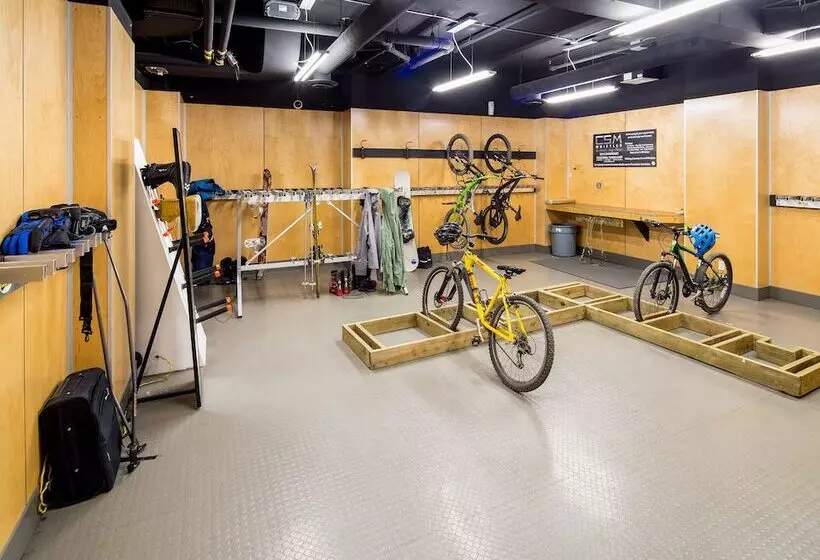 Hi Whistler Hostel