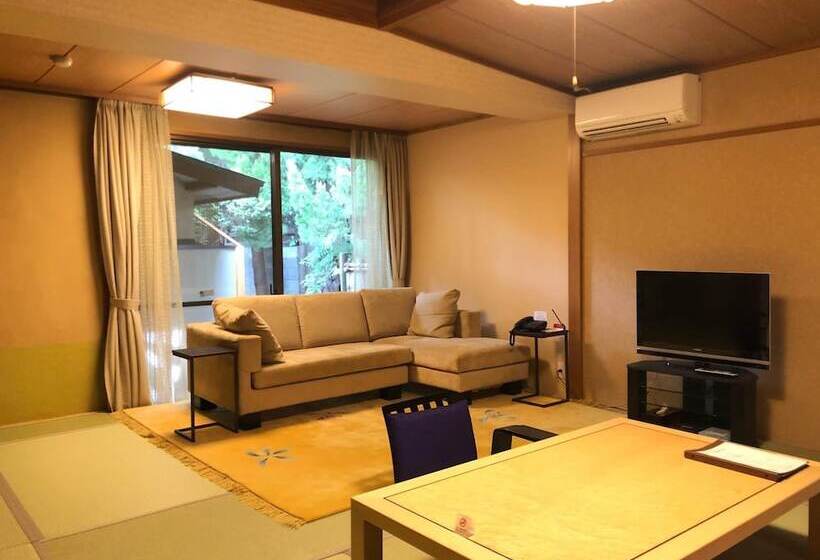 Ryokan Hohoemino Kuyufu Tsuruya