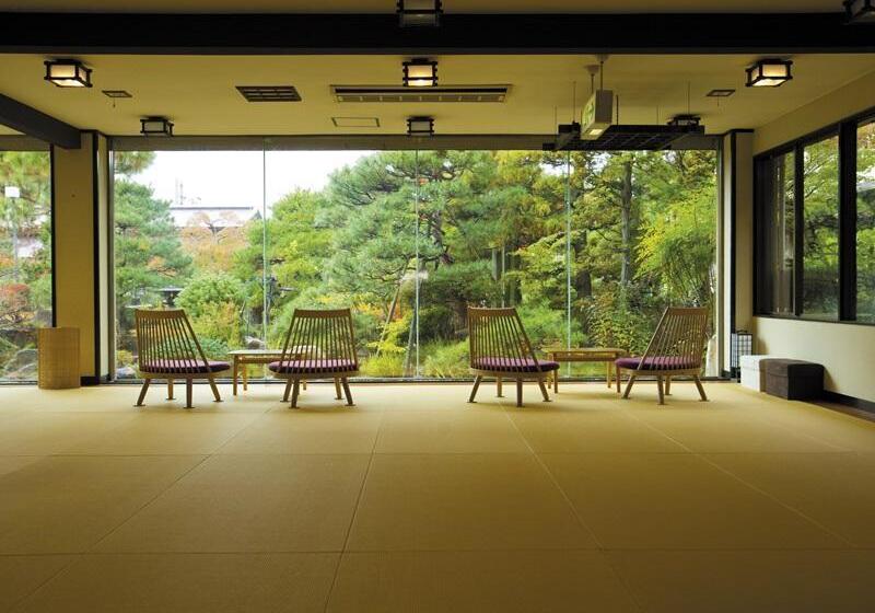 Ryokan Hohoemino Kuyufu Tsuruya