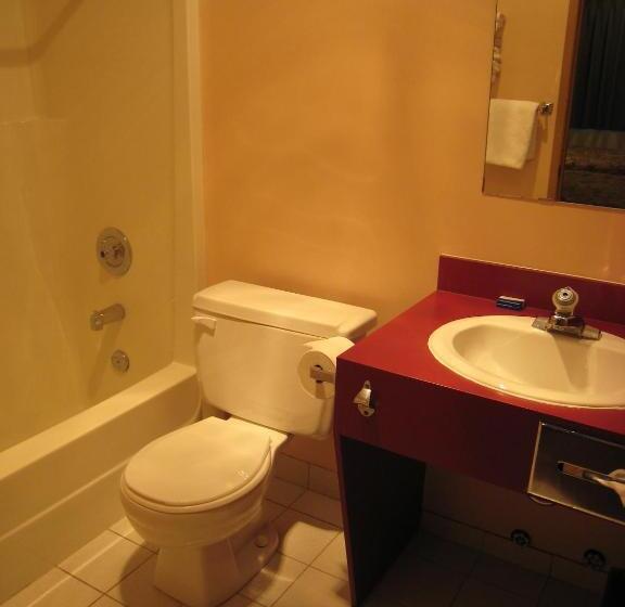 مُتل Swiss Village Inn