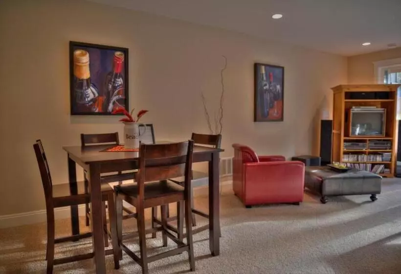 Shawnigan Suite B & B