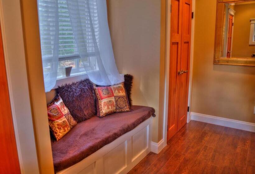 Shawnigan Suite B & B