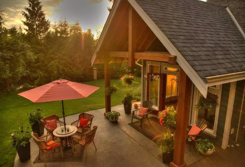 Shawnigan Suite B & B