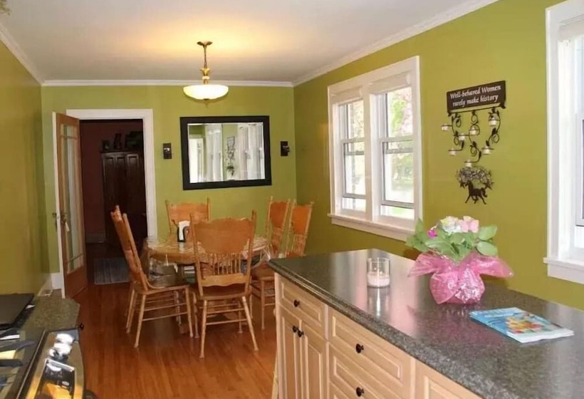 Susan S Sanctuary Bed & Breakfast