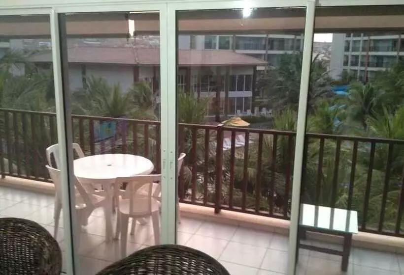 Hotelli Apartamento Beach Living