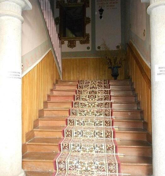 هاستل La Mesnadita