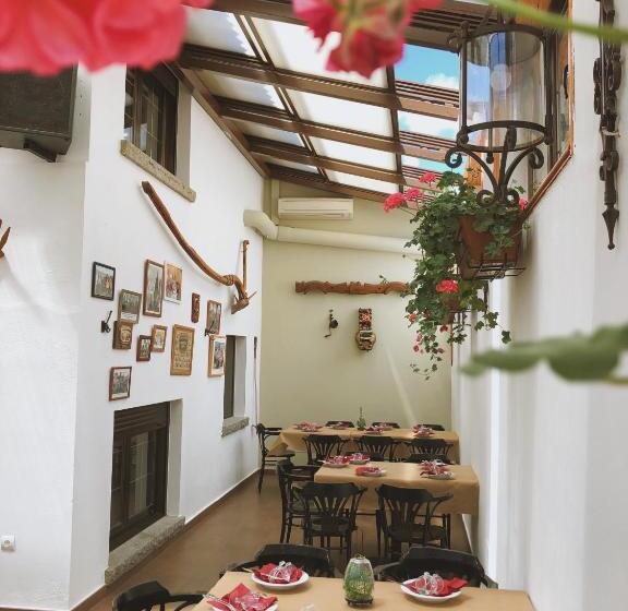 فندق El Colorín