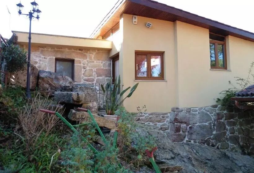 Albergue O Coto   Hostel