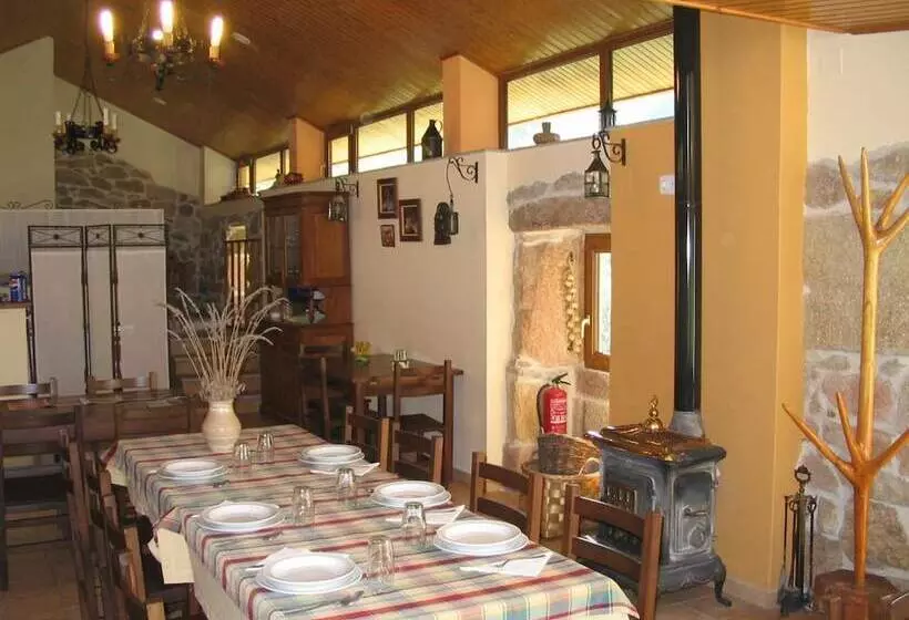 Albergue O Coto   Hostel