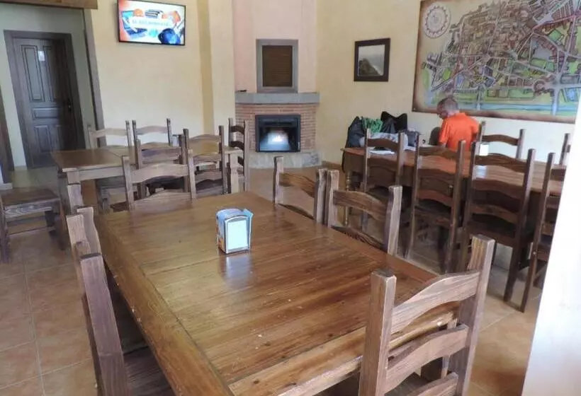 Albergue Santo Tomás De Canterbury   Hostel