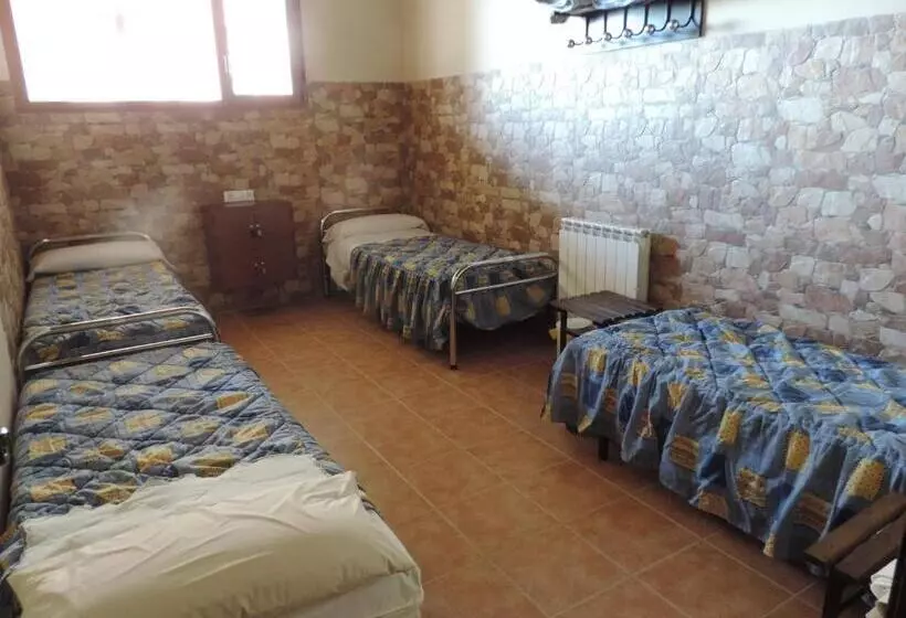 Albergue Santo Tomás De Canterbury   Hostel
