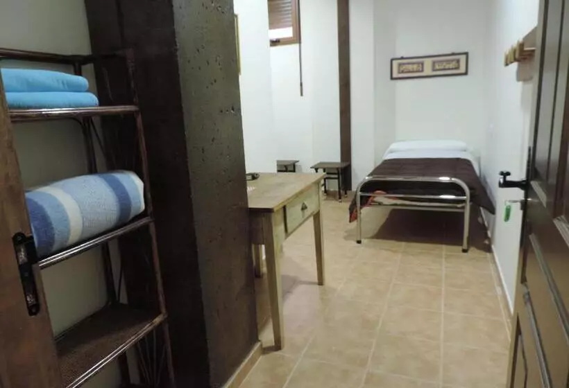 Albergue Santo Tomás De Canterbury   Hostel