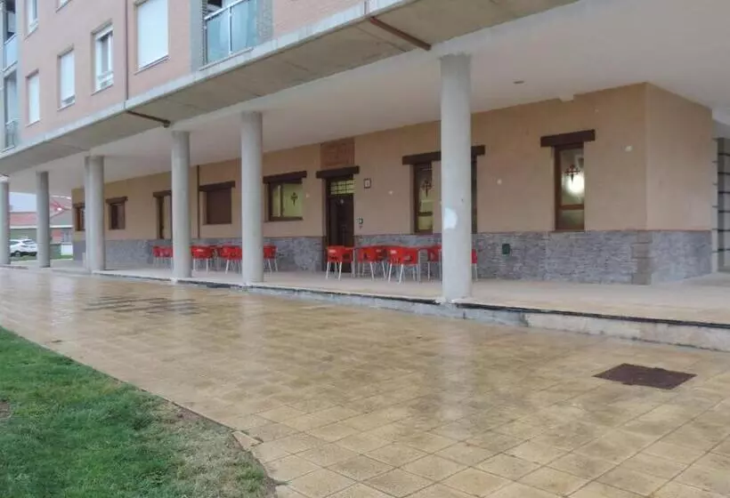 Albergue Santo Tomás De Canterbury   Hostel