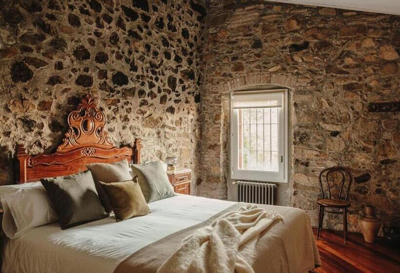 تختخواب و صبحانه Paratgea