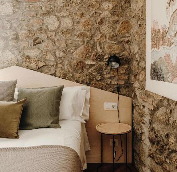 تختخواب و صبحانه Paratgea