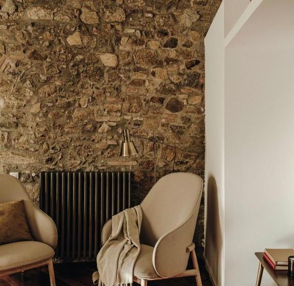 تختخواب و صبحانه Paratgea